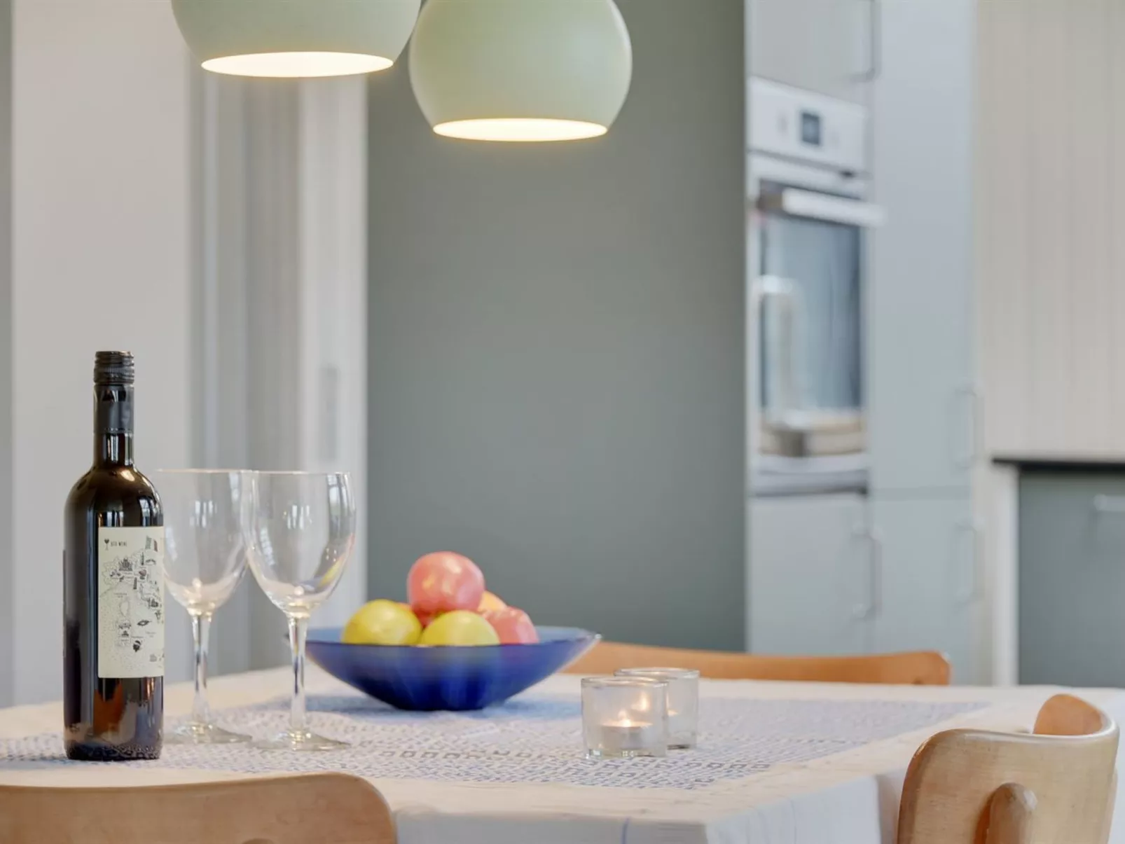 "Roar" - 500m from the sea-Drinnen