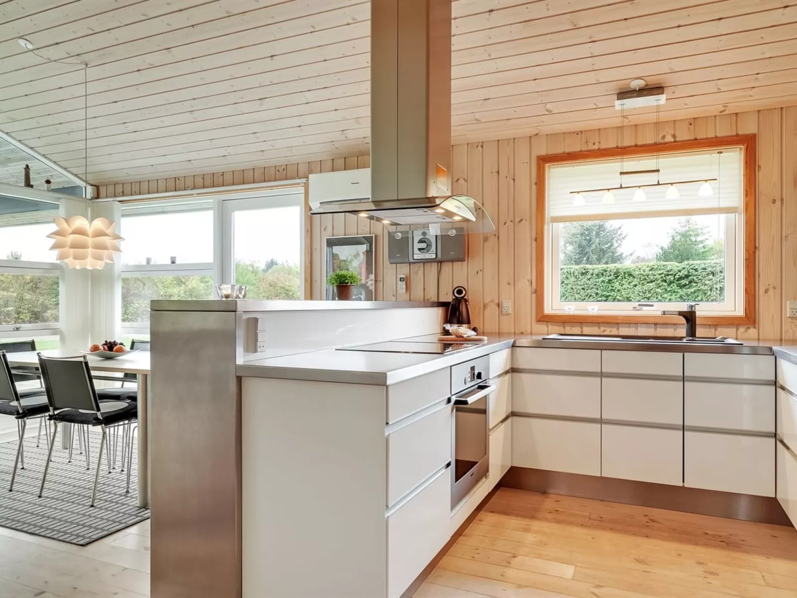 "Tayler" - 1.8km from the sea-Dedans