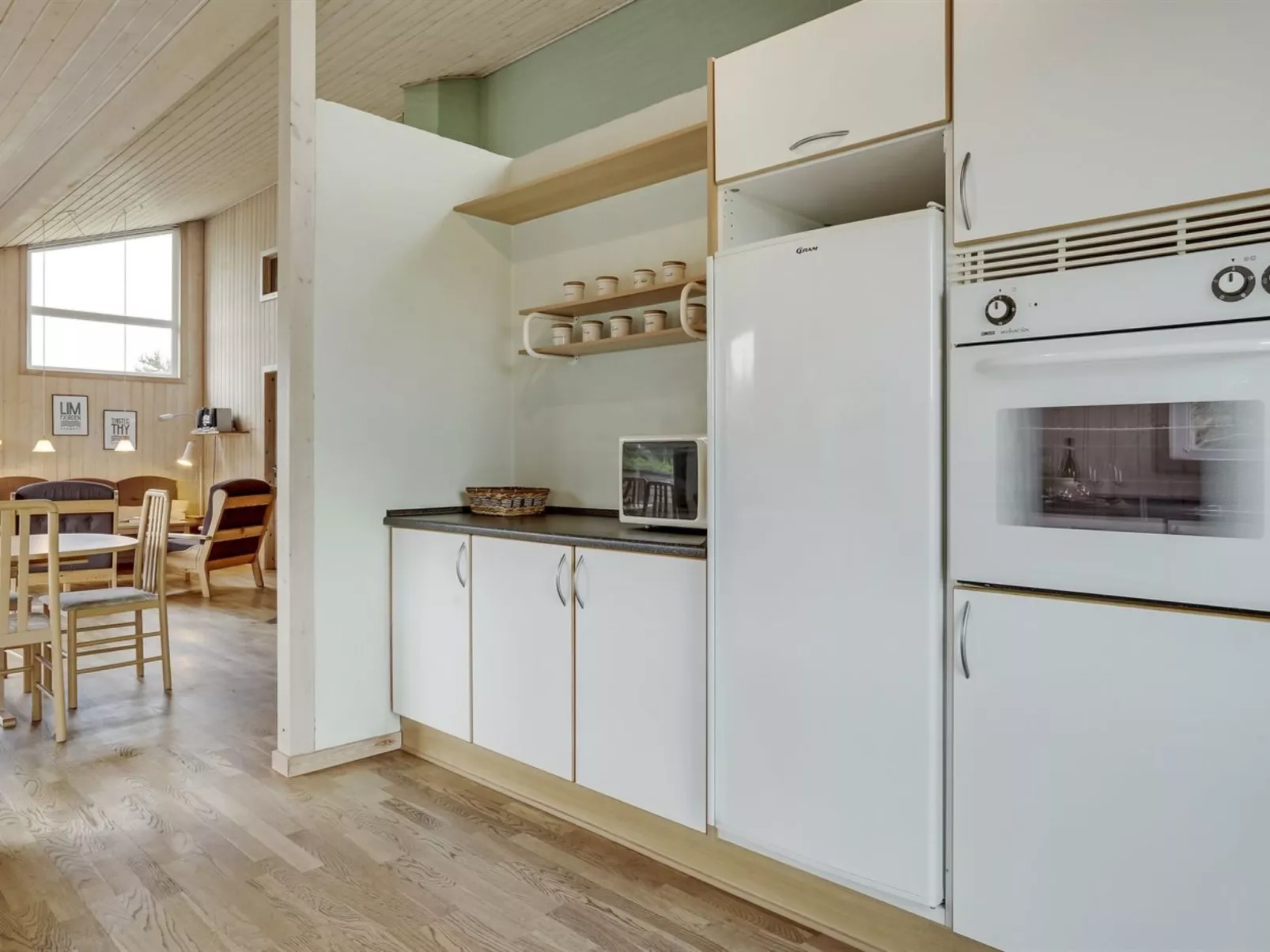 "Jerg" - 500m from the sea-Drinnen