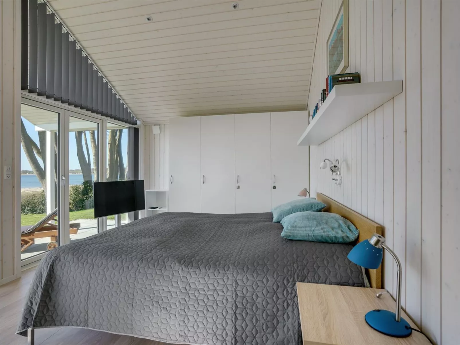 "Lander" - 20m from the sea-Inside