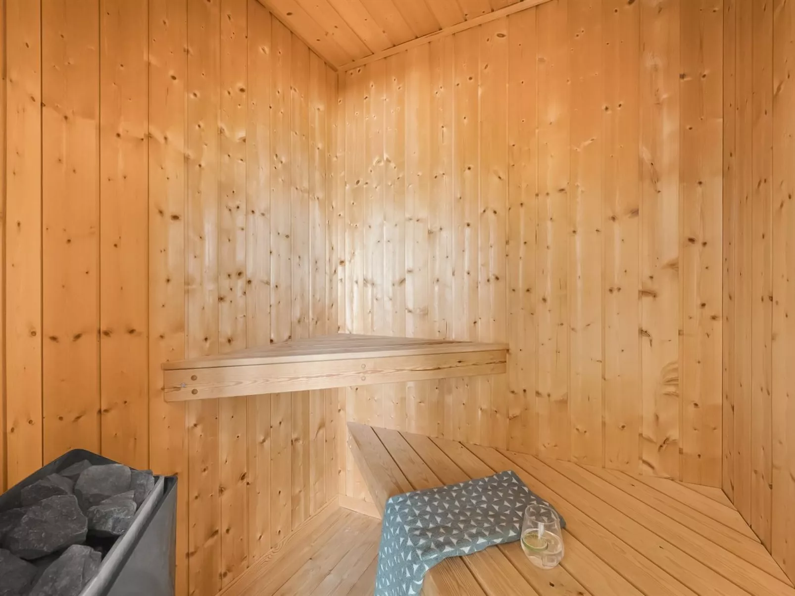 "Thrugot" -  from the sea-Dedans