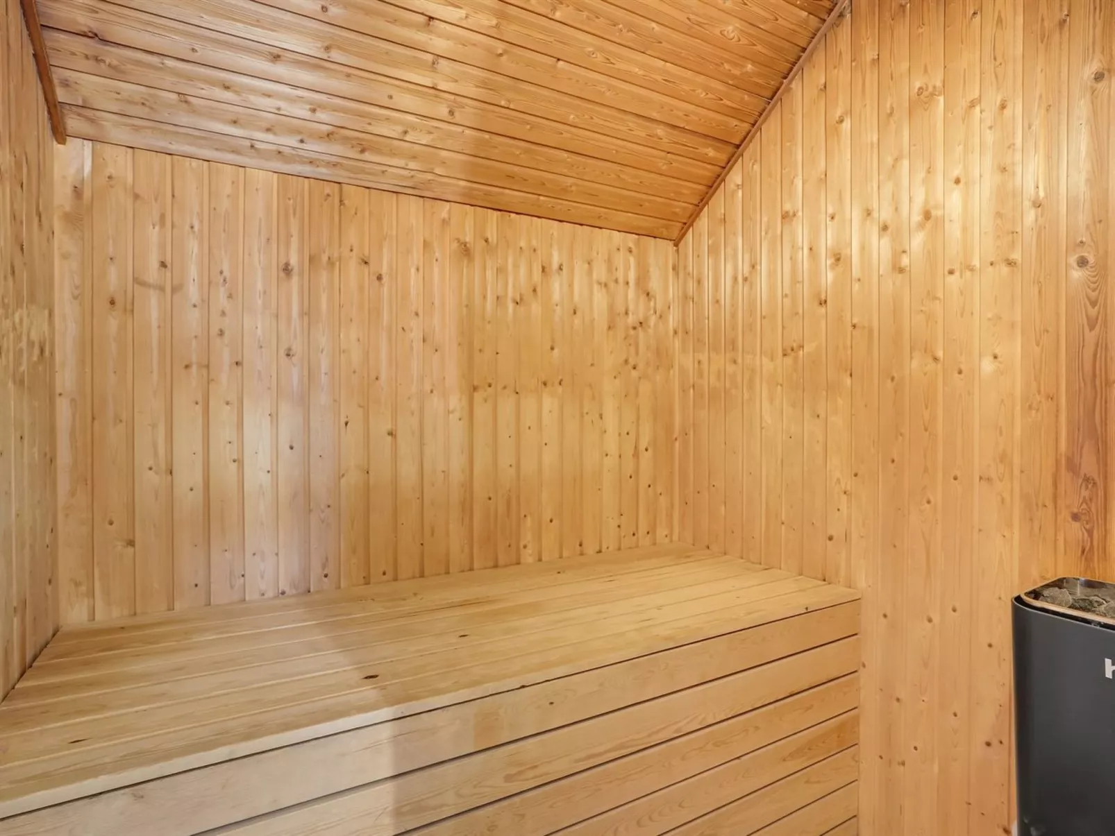 "Saku" - 495m to the fjord-Drinnen