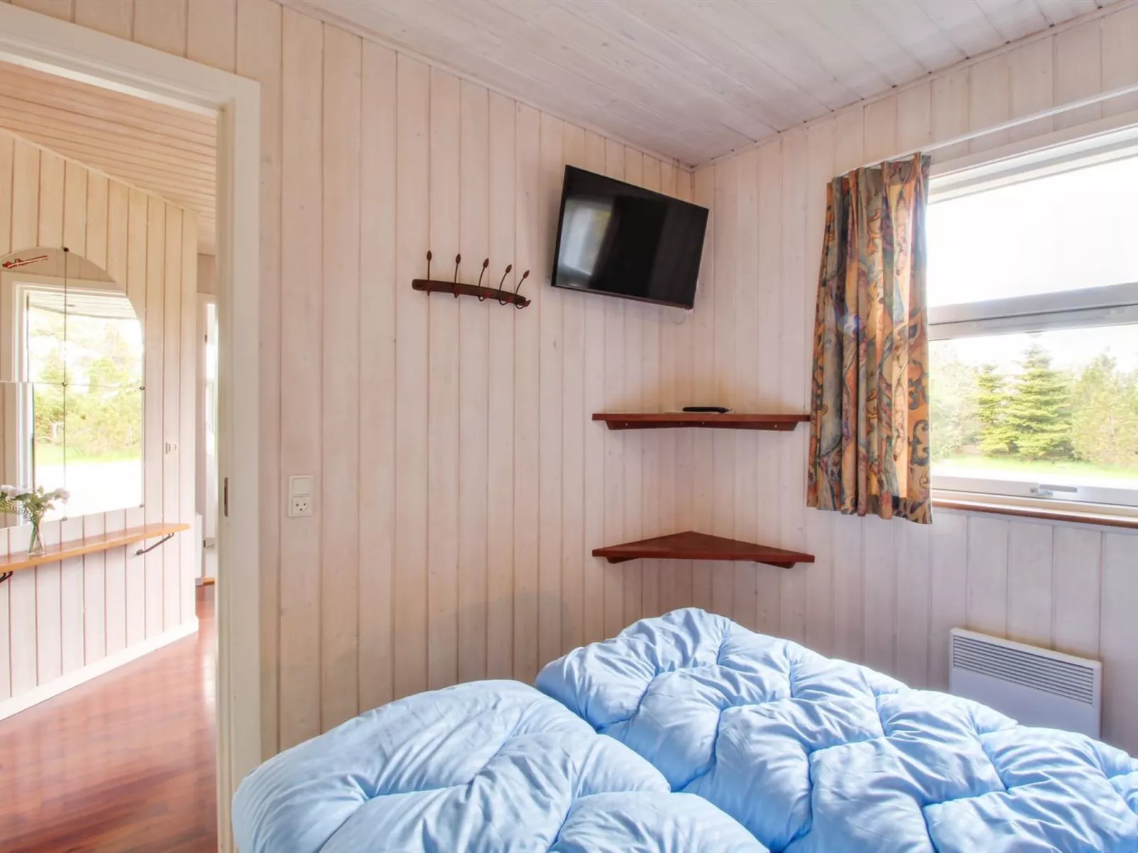 "Hemming" -  from the sea-Drinnen