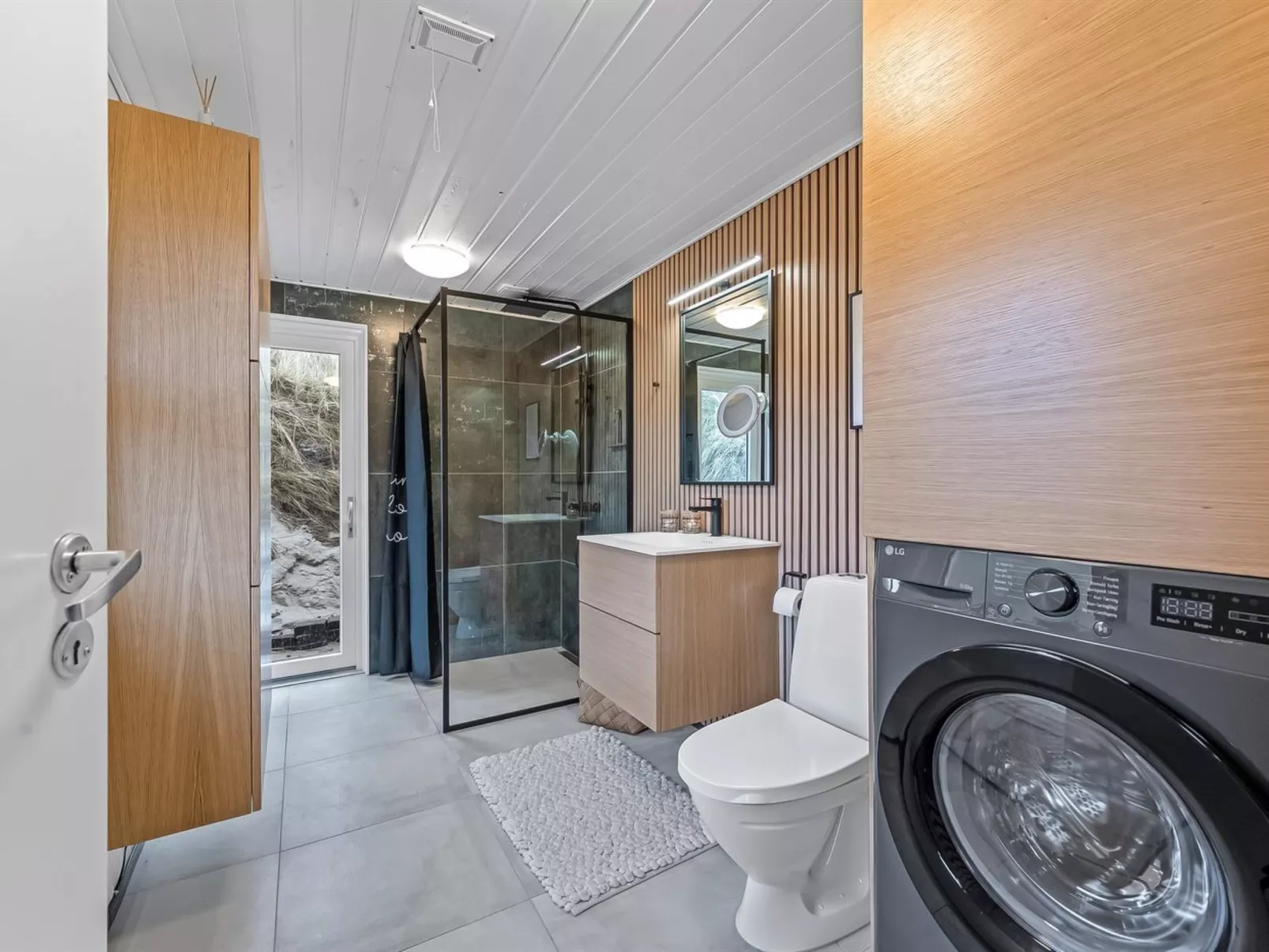 "Assa" -  from the sea-Inside