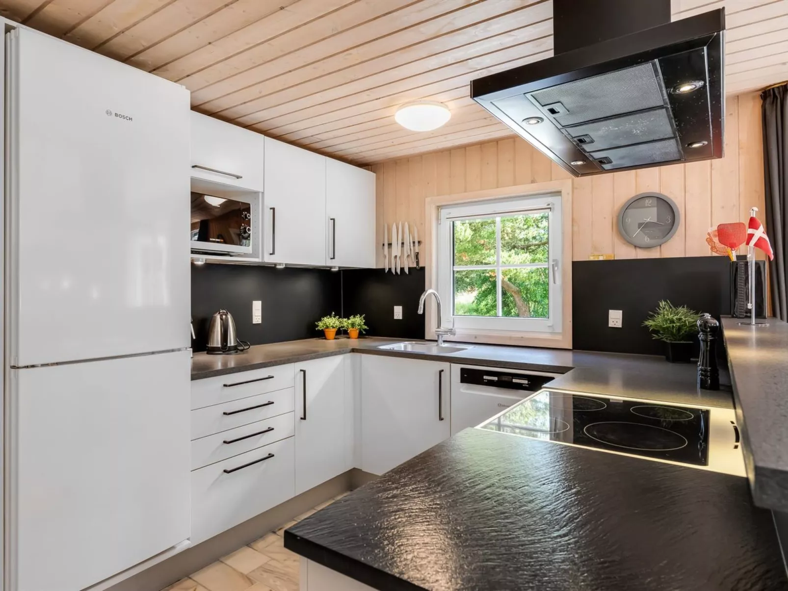 "Gunvald" - 2km to the fjord-Inside