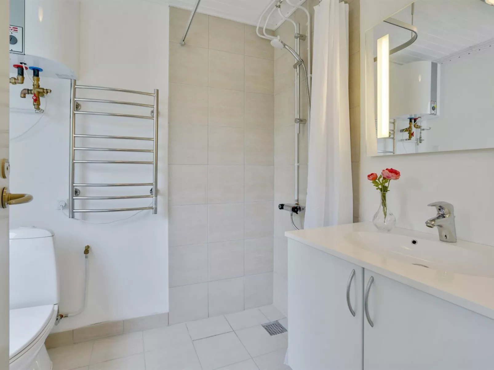 "Soraya" - 700m to the fjord-Inside