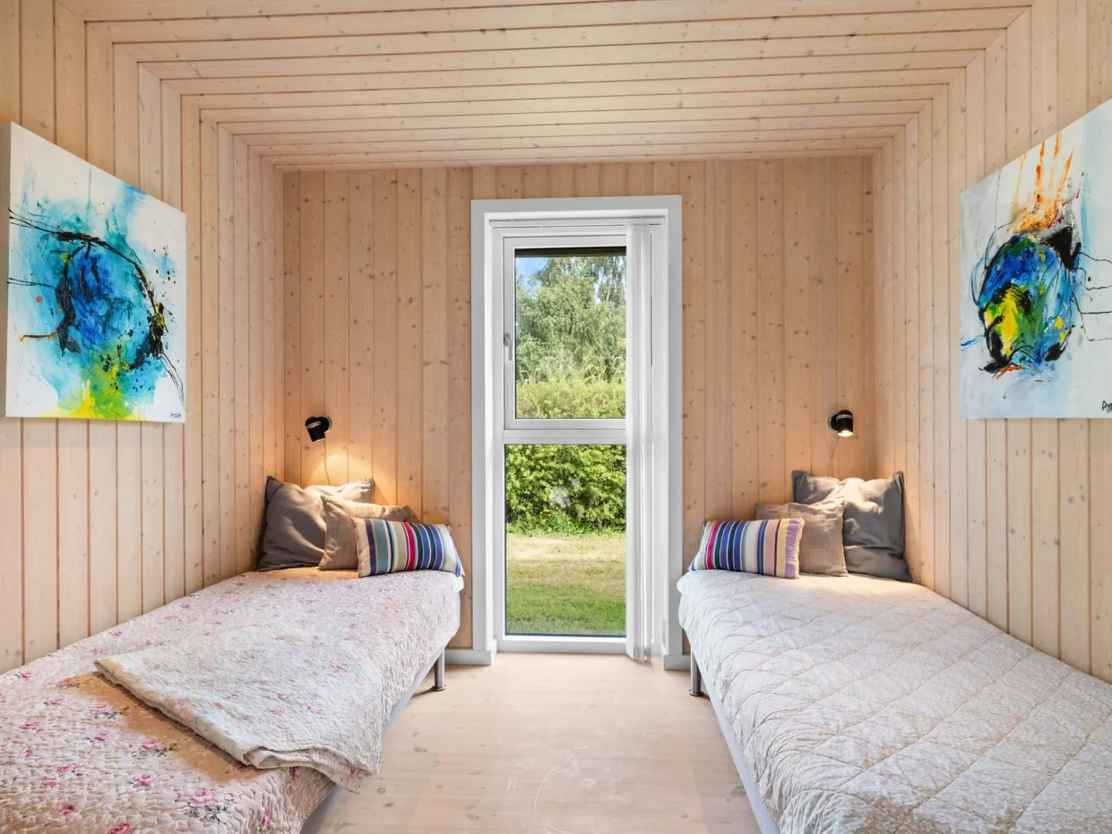 "Ønevus" - 550m from the sea-Drinnen