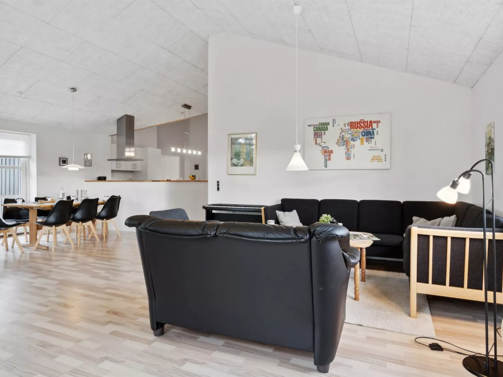 "Ljupco" - 500m to the fjord-Drinnen