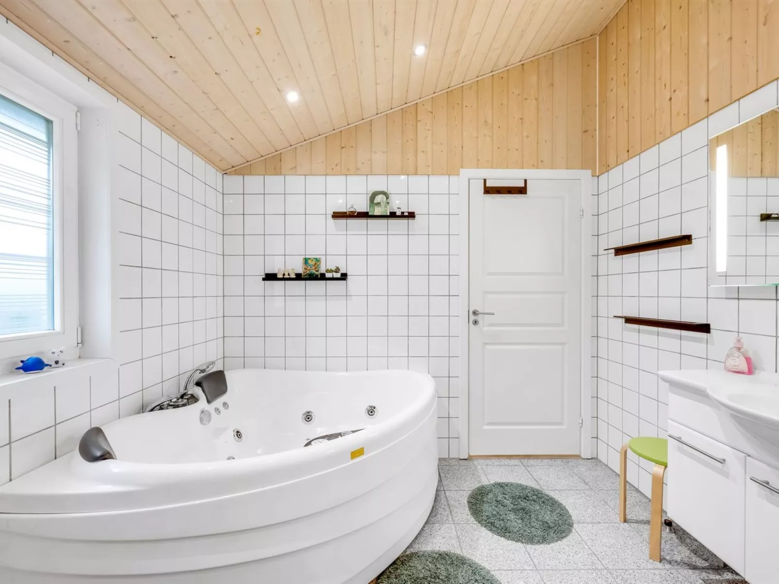 "Gurly" - 25km from the sea-Inside