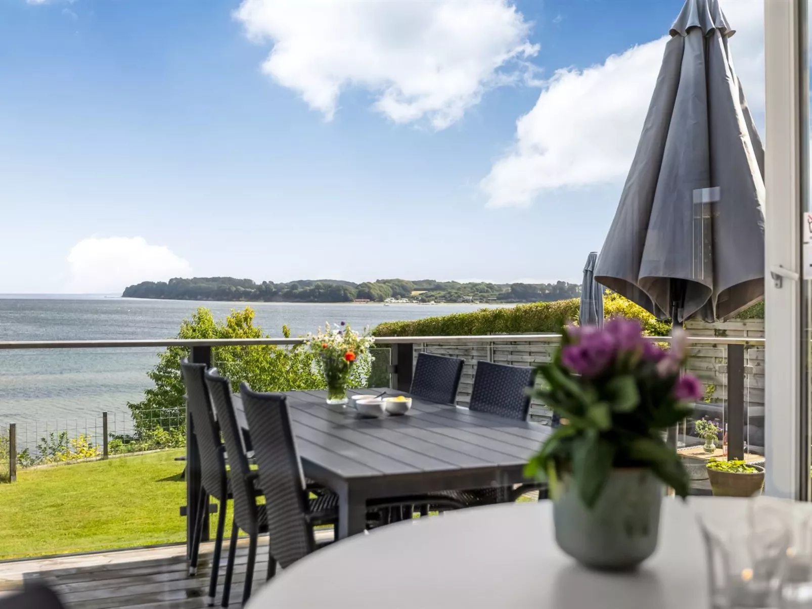 "Majbritt" - 50m from the sea-Draußen