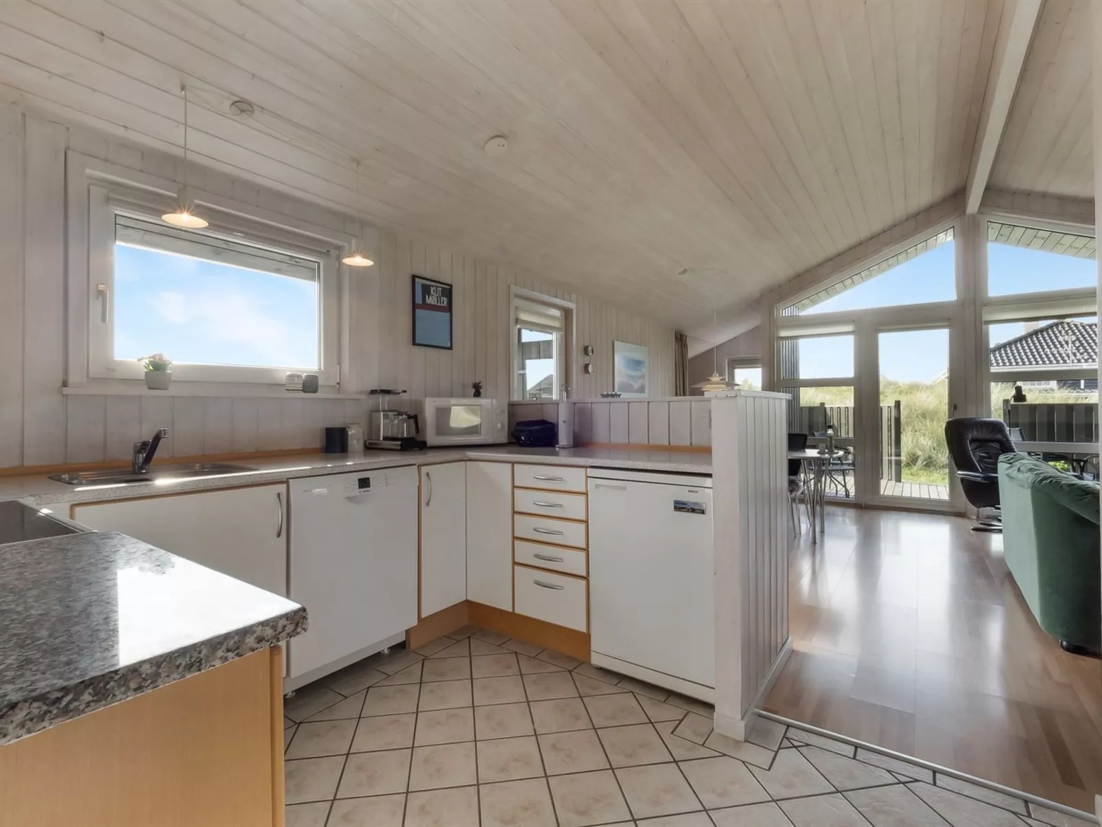 "Suometar" - 400m from the sea-Inside