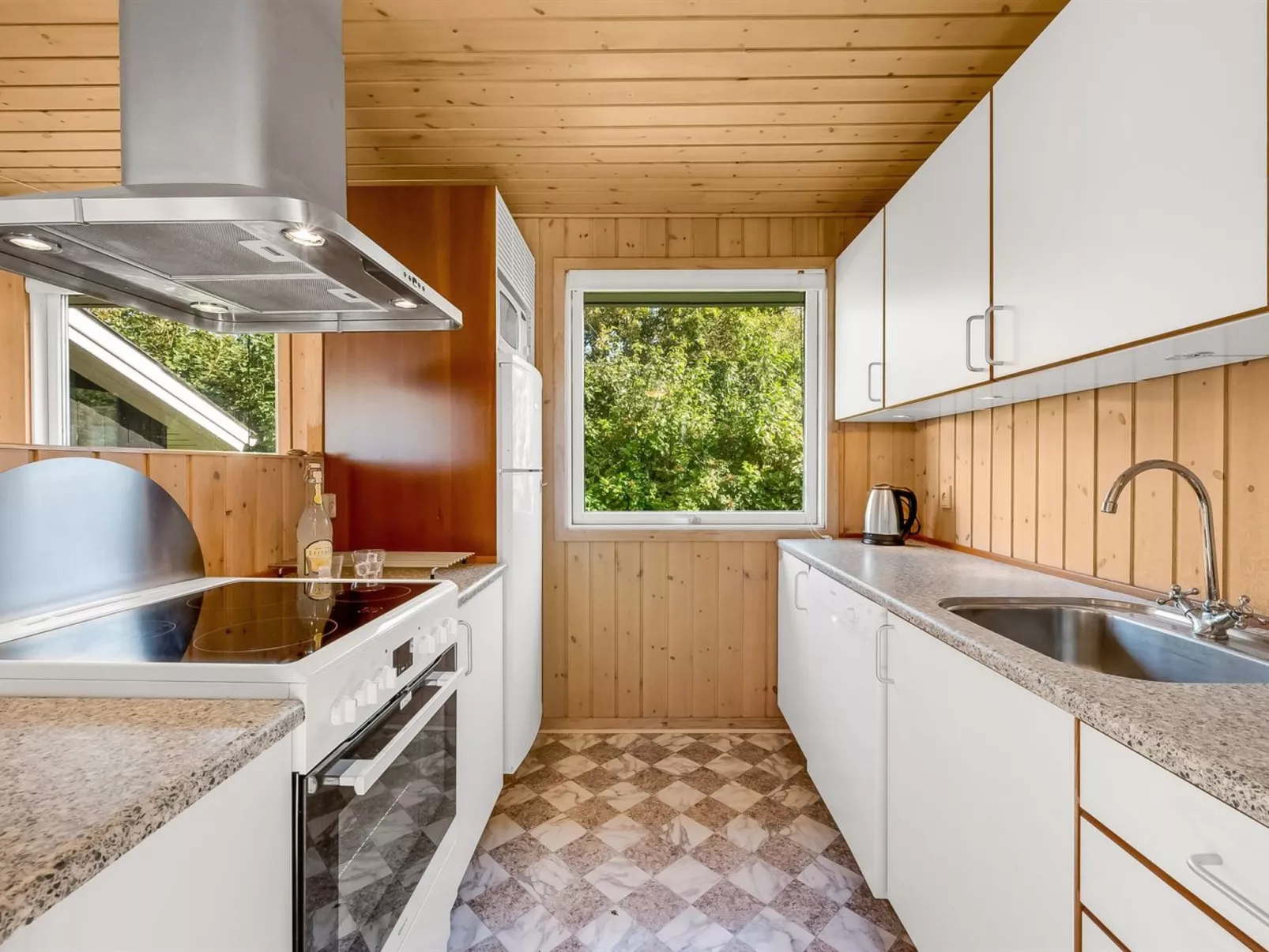 "Brenda" - 300m to the fjord-Inside