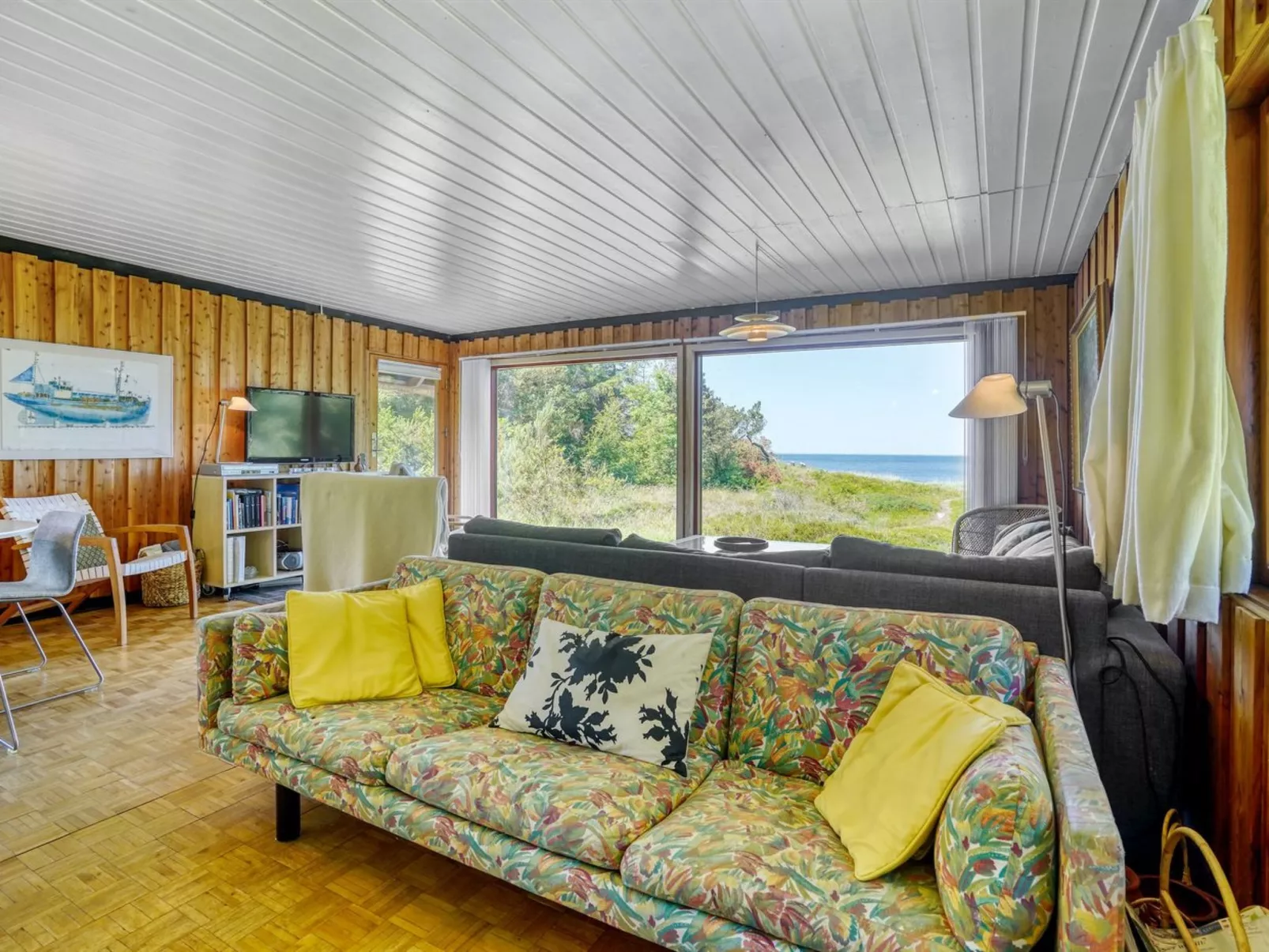 "Ingeborg" - 100m to the fjord-Drinnen