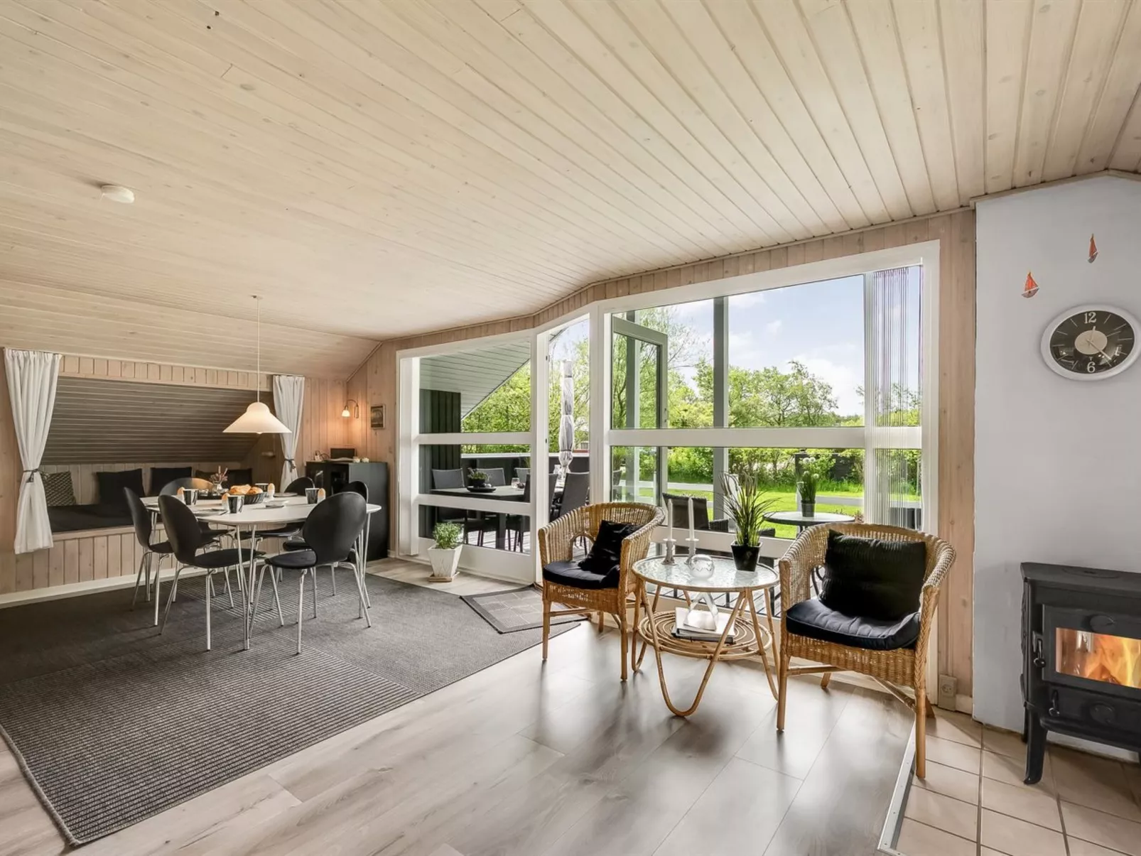 "Wenche" - 600m to the fjord-Inside