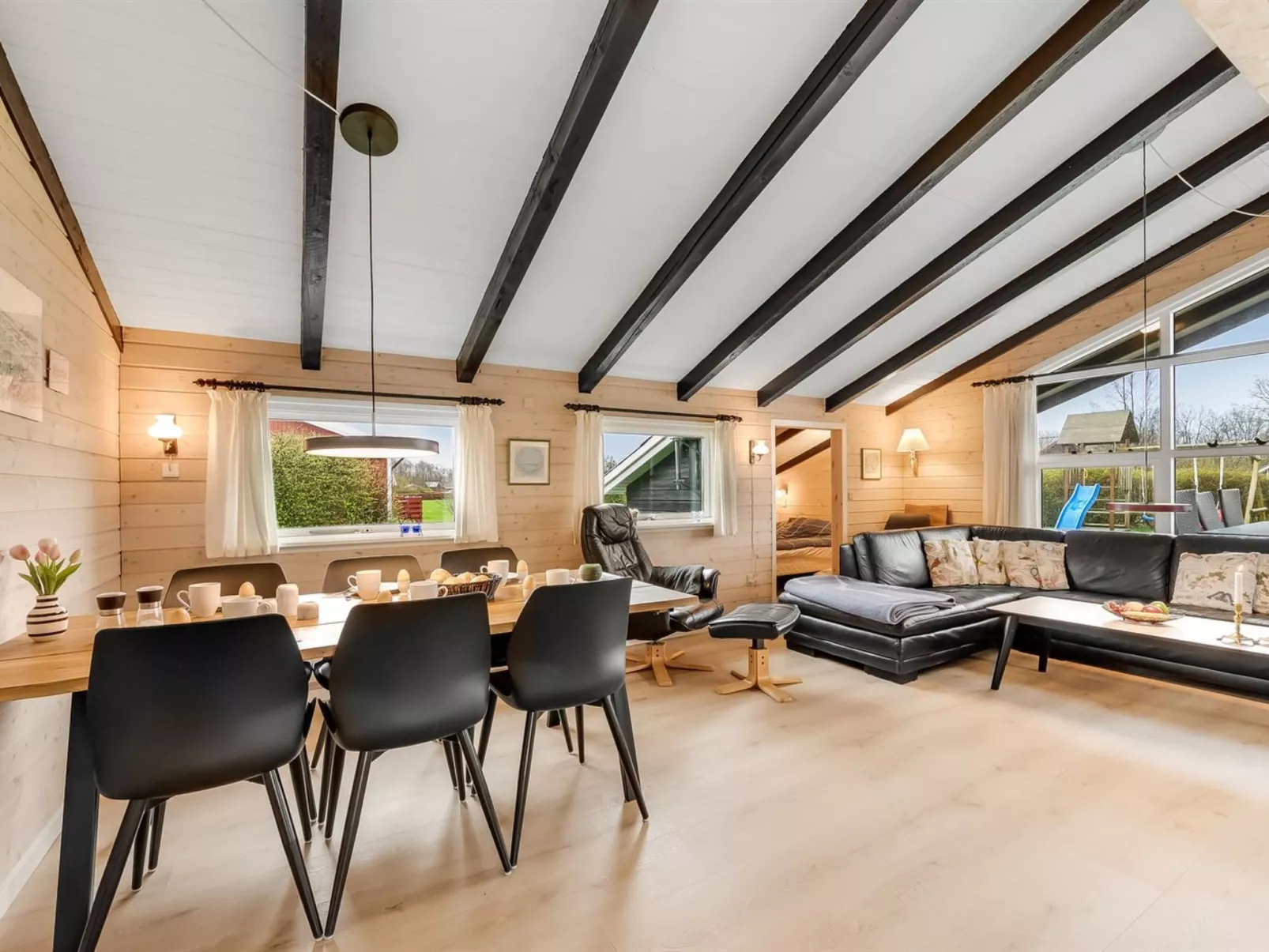 "Miikka" - 800m to the fjord-Drinnen