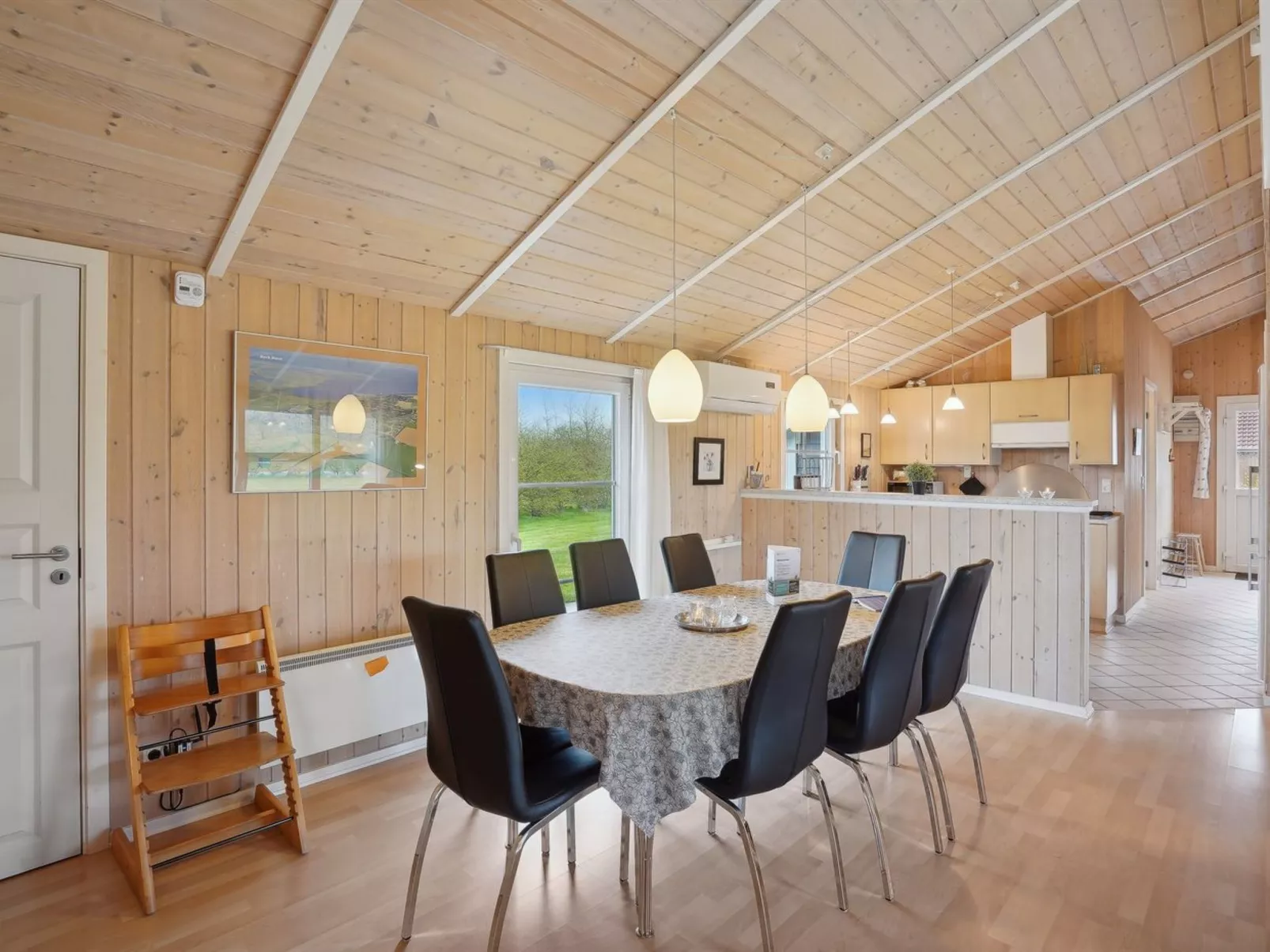 "Tinka" - 1.2km to the fjord-Inside