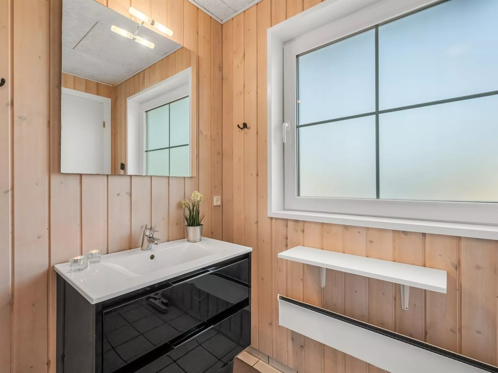 "Holm" - 700m to the fjord-Inside