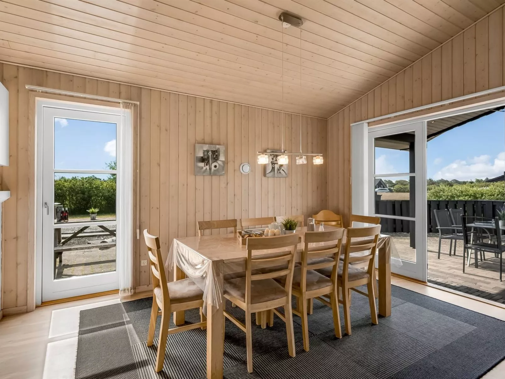 "Saara" - 700m to the fjord-Drinnen