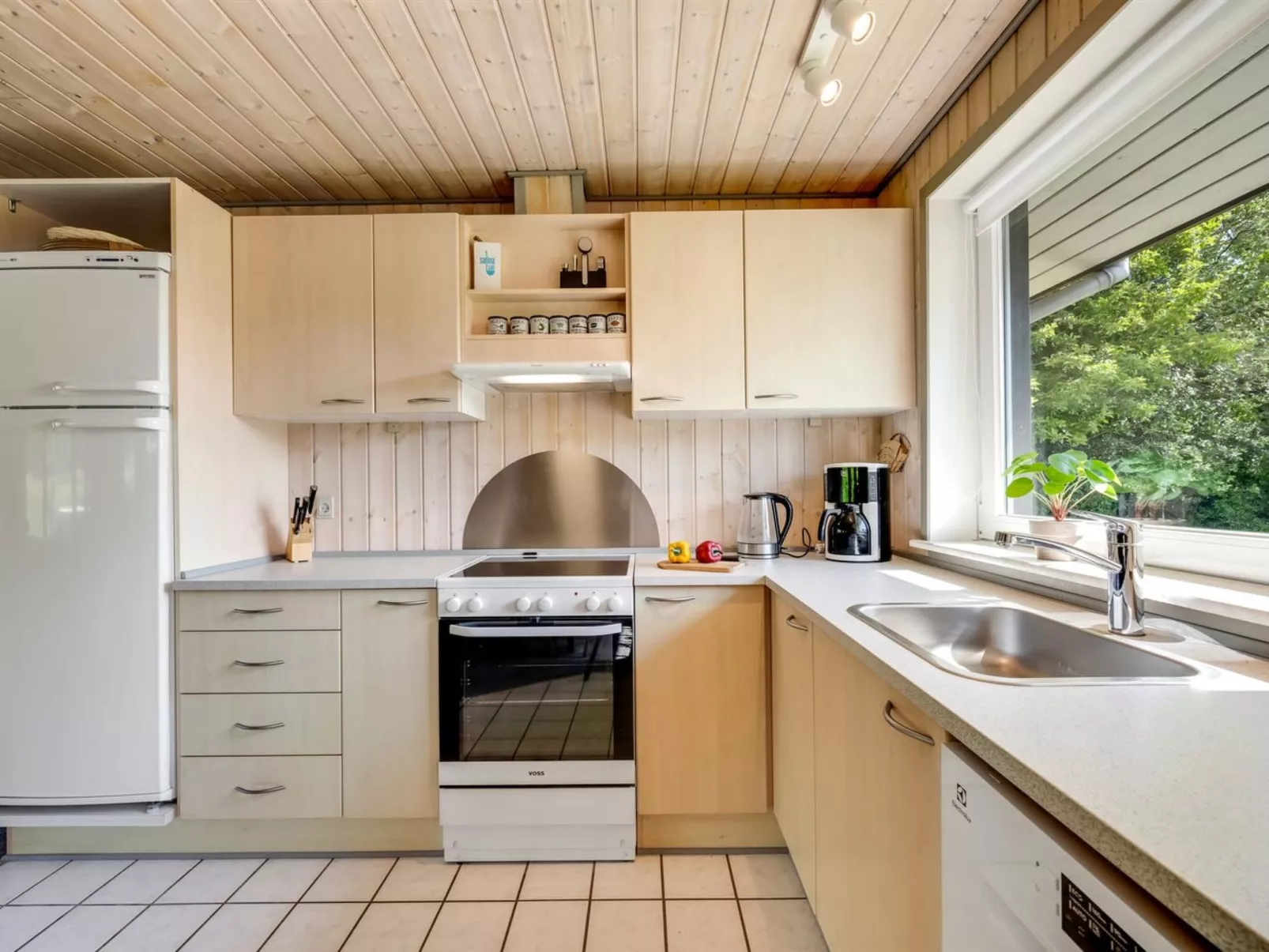 "Knag" - 800m to the fjord-Dedans