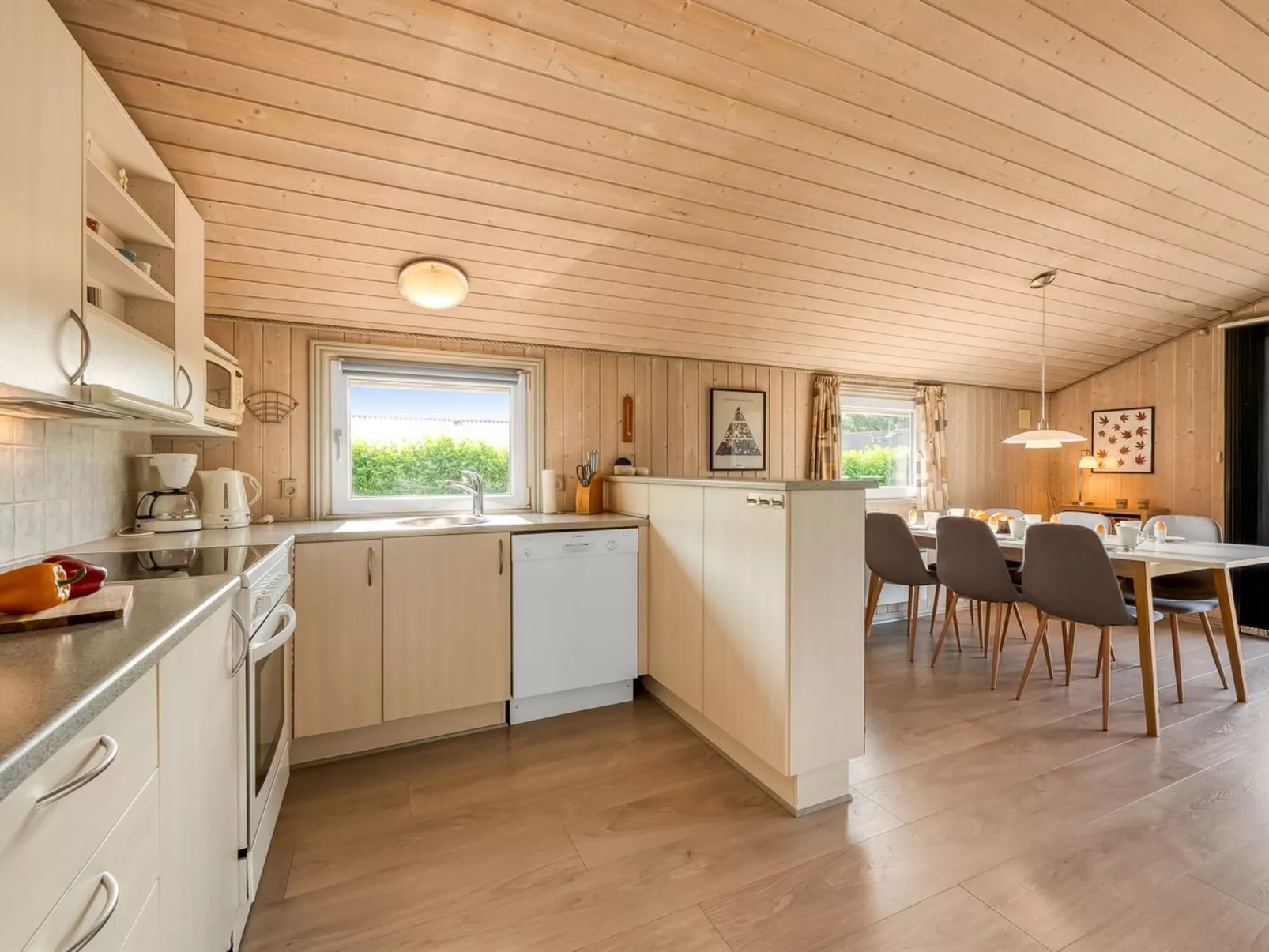 "Robertha" - 800m to the fjord-Dedans