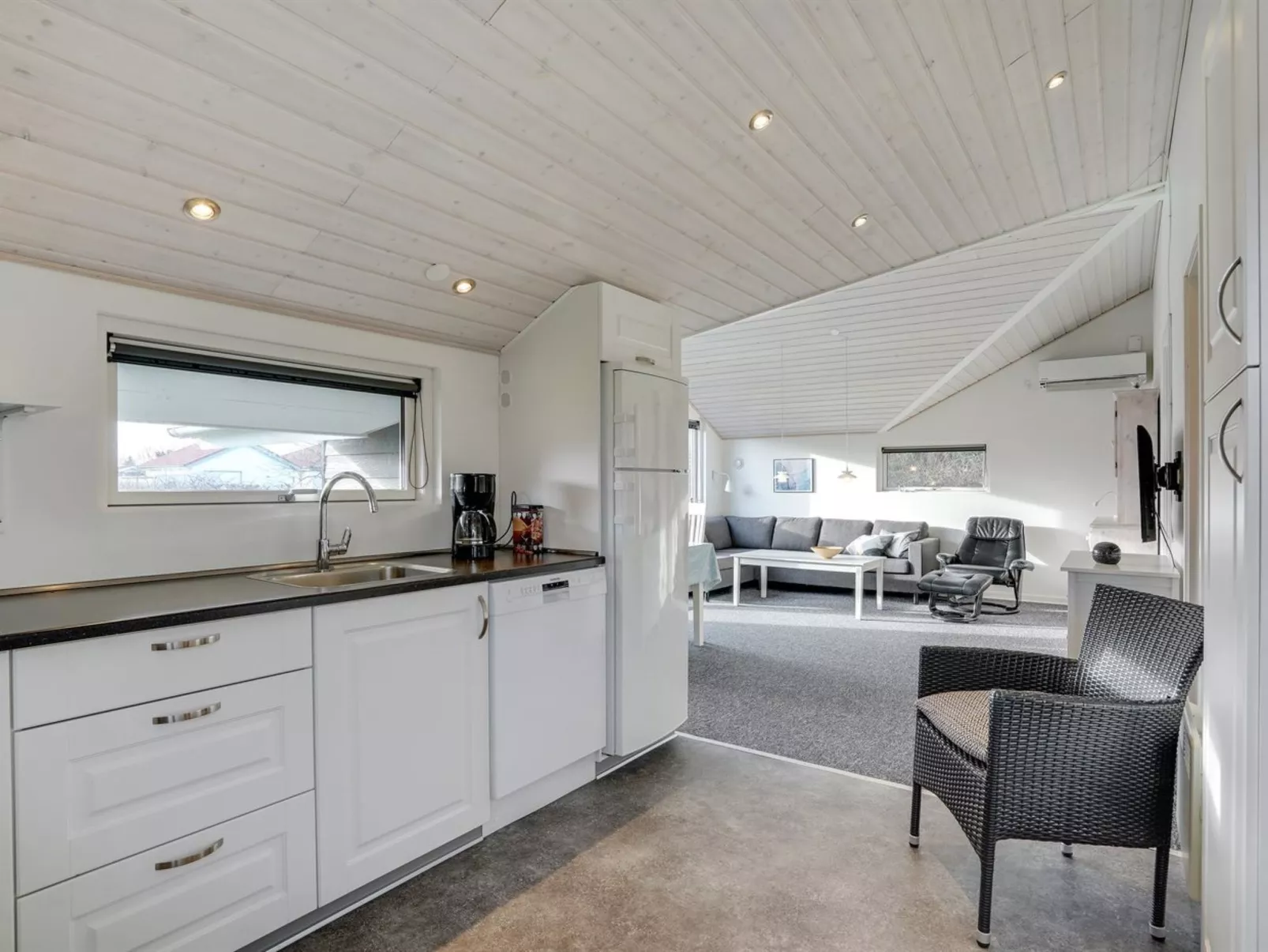 "Ingward" - 300m to the fjord-Dedans