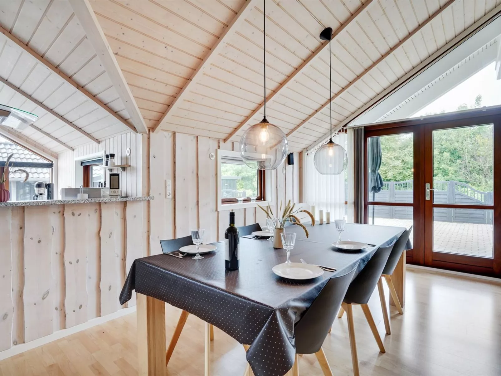 "Chermeine" - 1.2km to the fjord-Inside