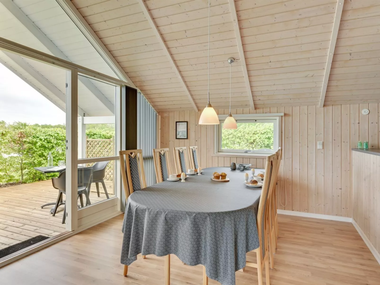 "Binna" - 1.2km to the fjord-Drinnen