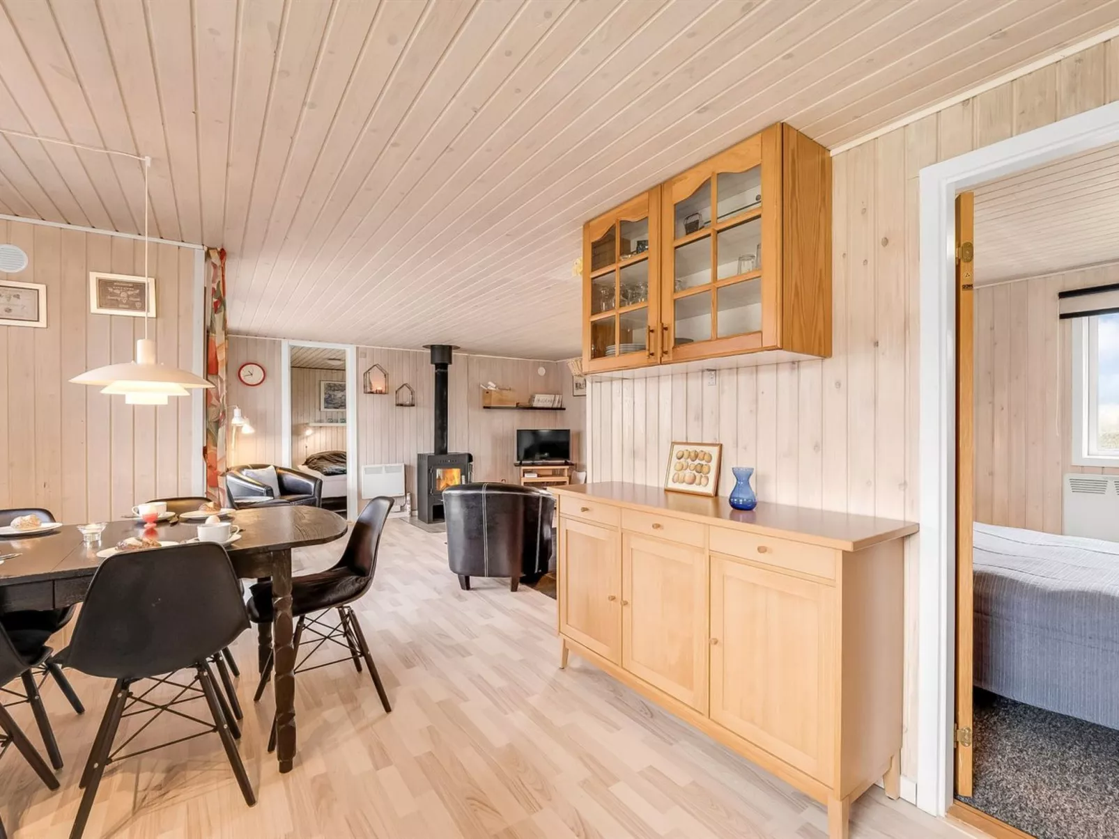 "Hoghni" - 850m to the fjord-Inside