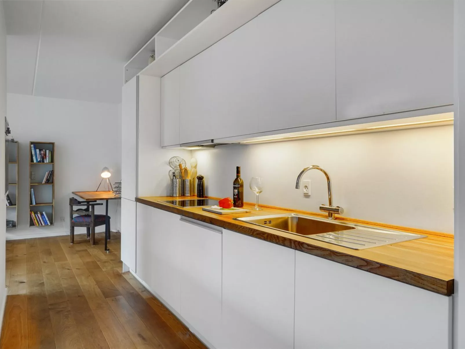 "Heigo" - 25m from the sea-Drinnen