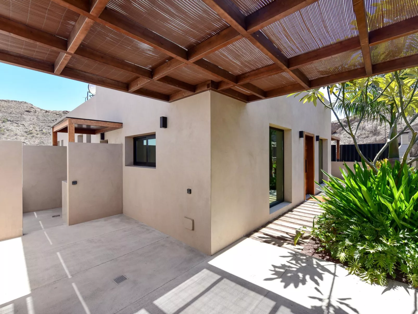 Almadies Tauro - Outside