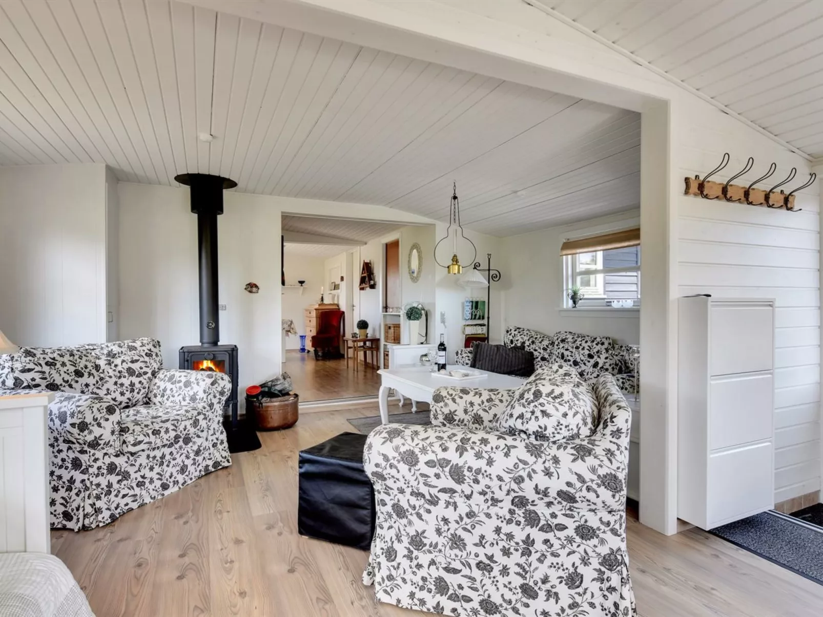 "Anik" - 100m from the sea-Inside