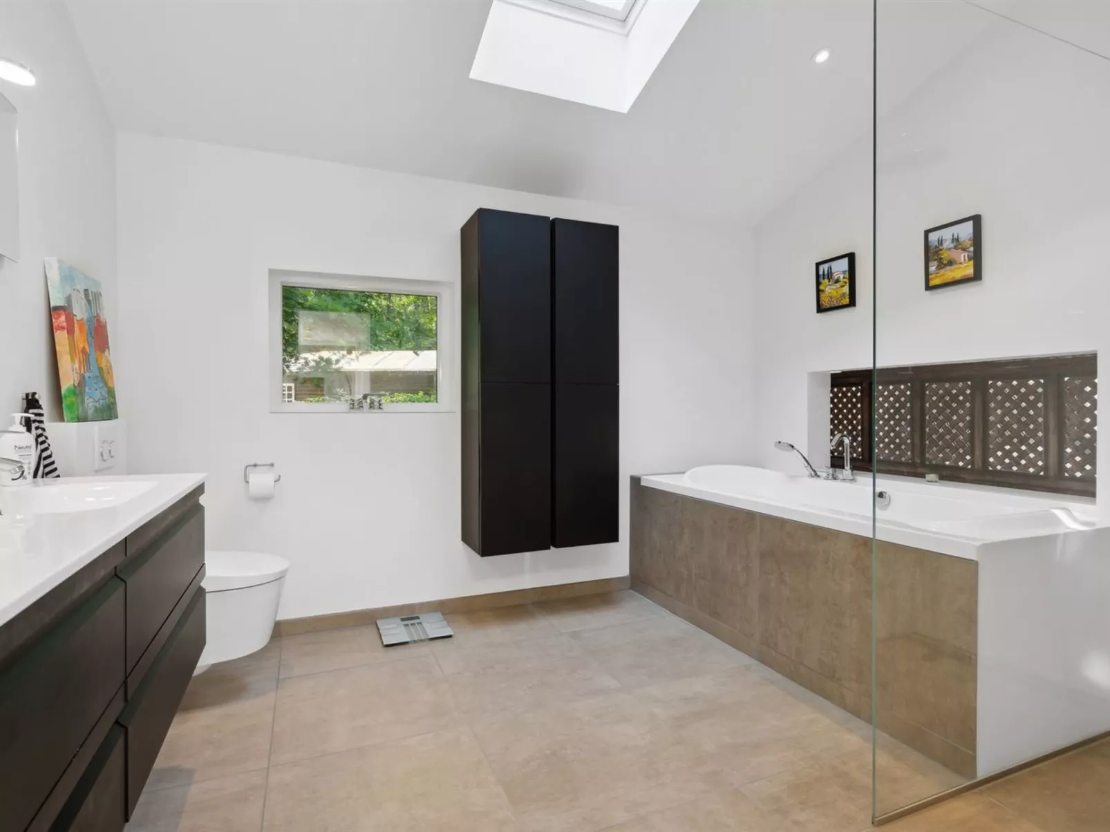 "Kennet" - 30m from the sea-Inside