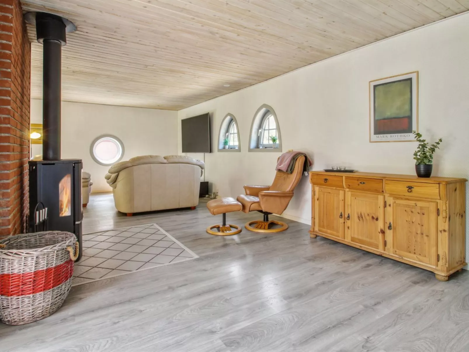 "Aku" - 24km from the sea-Drinnen