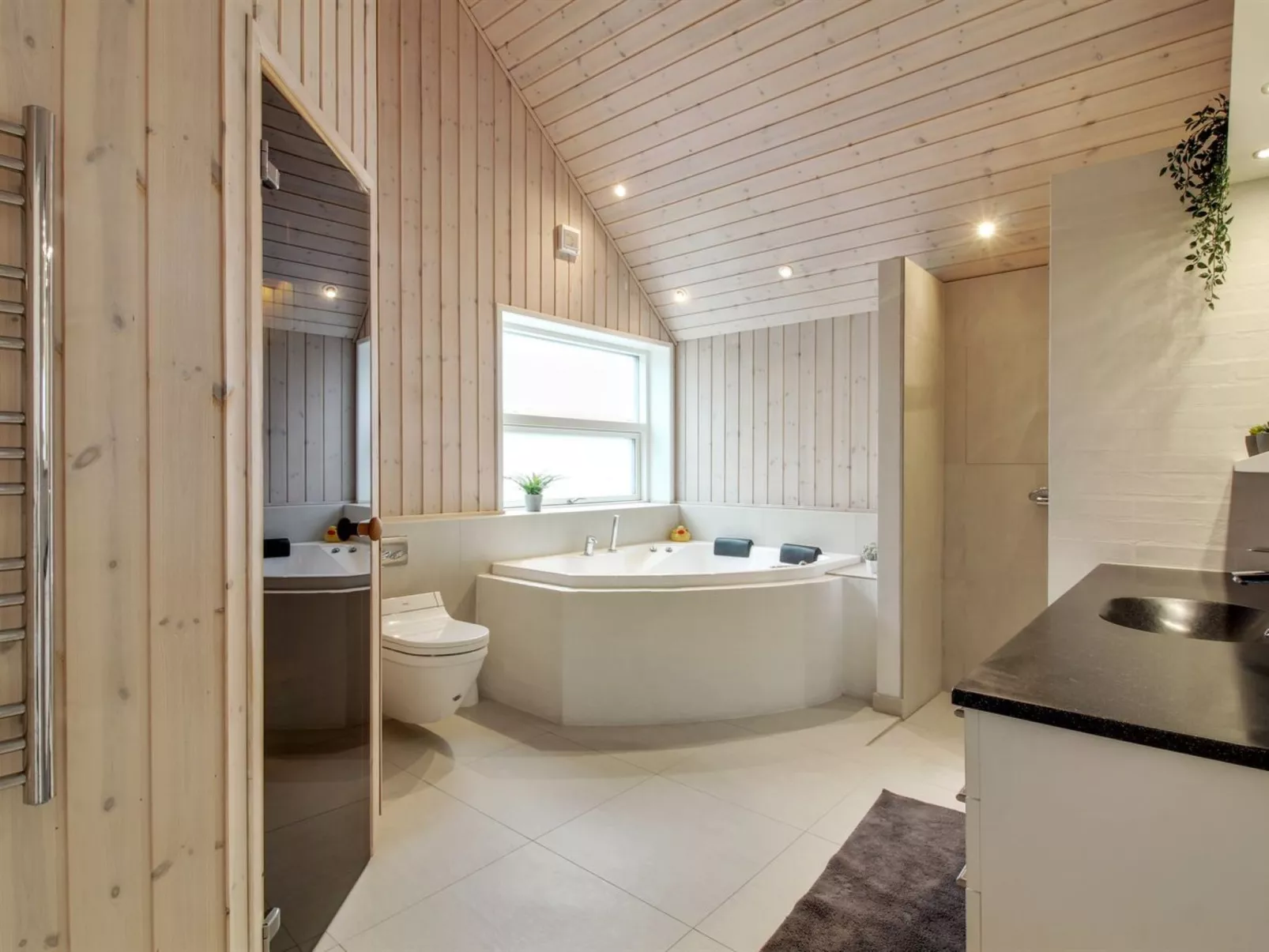 "Othinkarl" - 100m from the sea-Inside