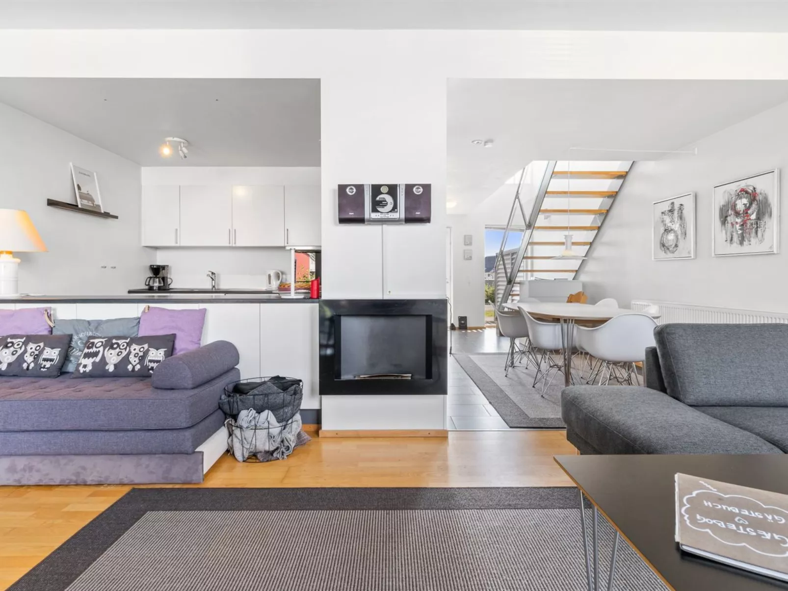 "Kimi" - 100m from the sea-Inside