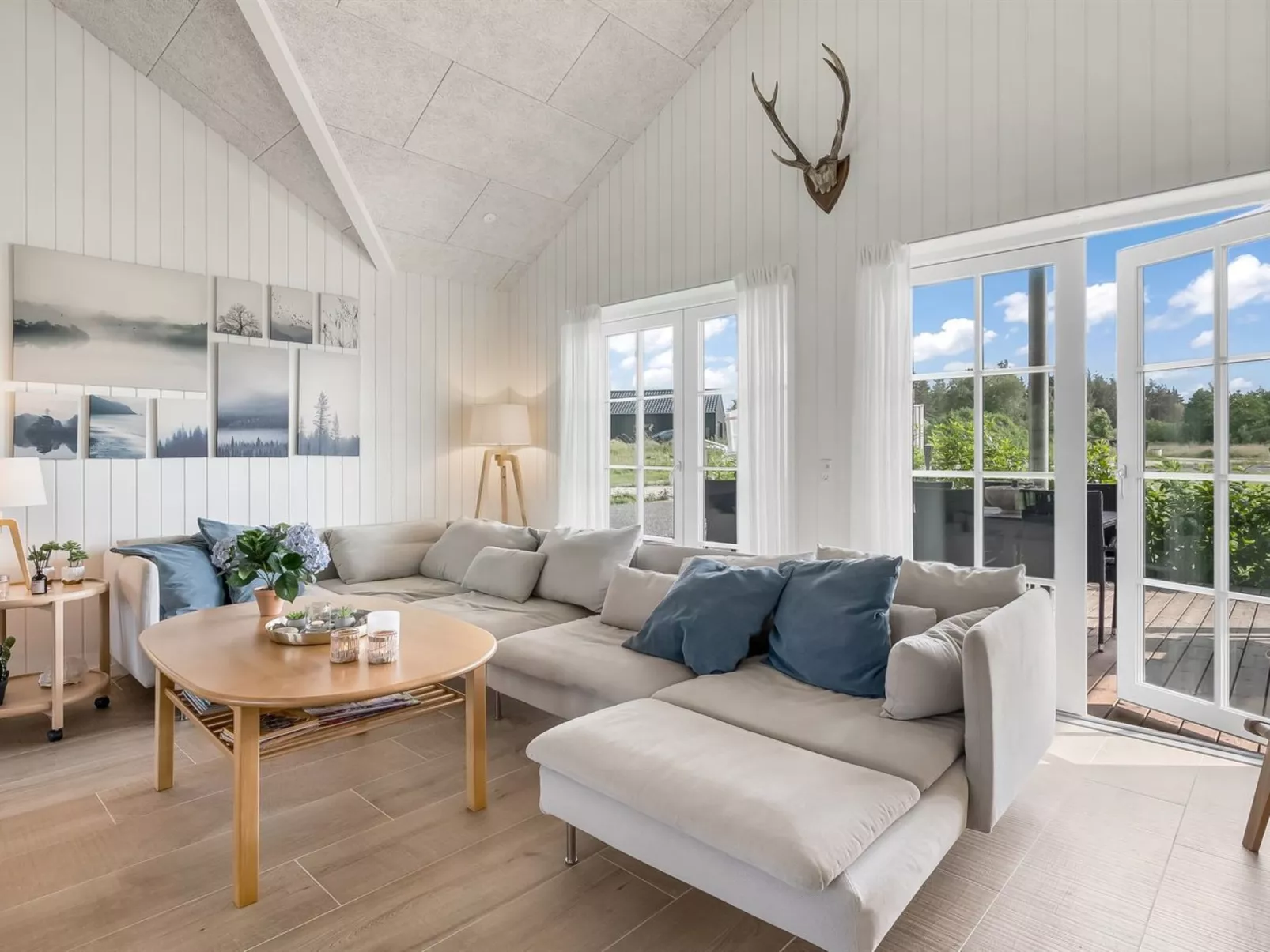 "Bryngeir" - 750m from the sea-Inside