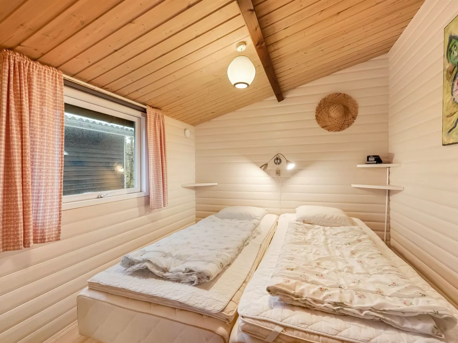 "Dimo" - 300m to the fjord-Inside