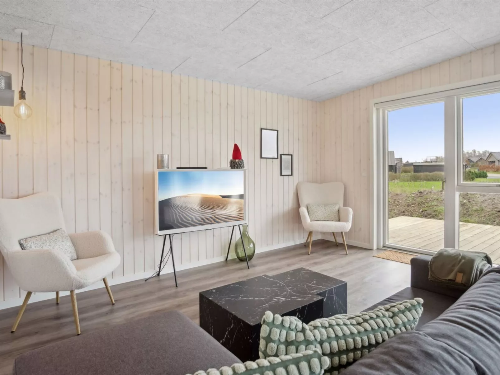 "Harrieth" - 300m from the sea-Inside