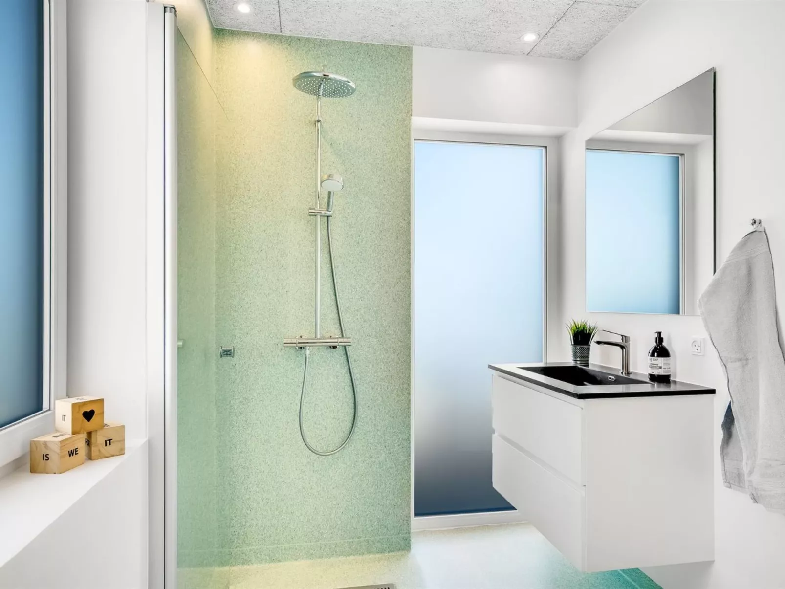 "Unge" - 75m from the sea-Drinnen