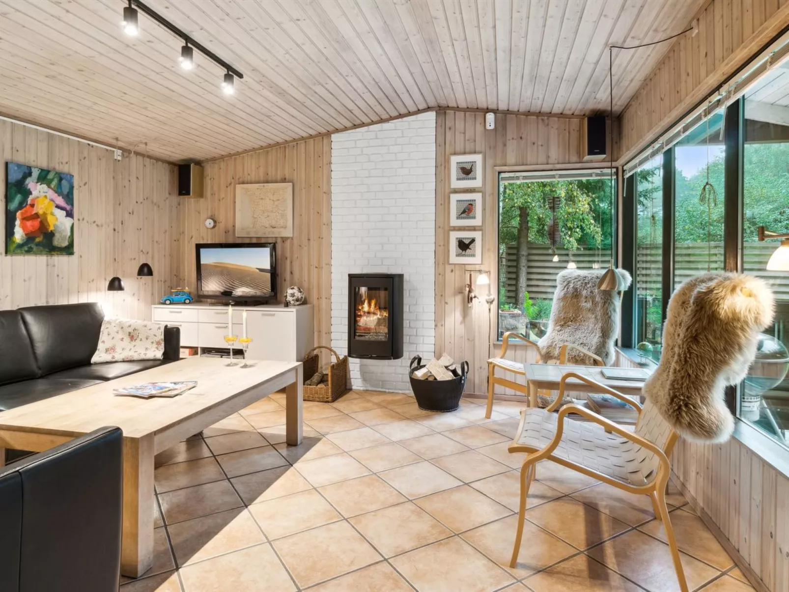 "Aiko" - 375m from the sea-Inside