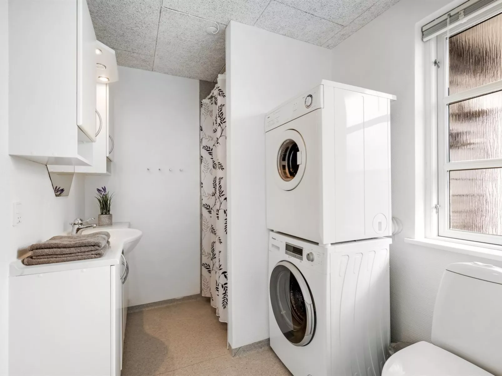 "Torhild" - 700m from the sea-Dedans