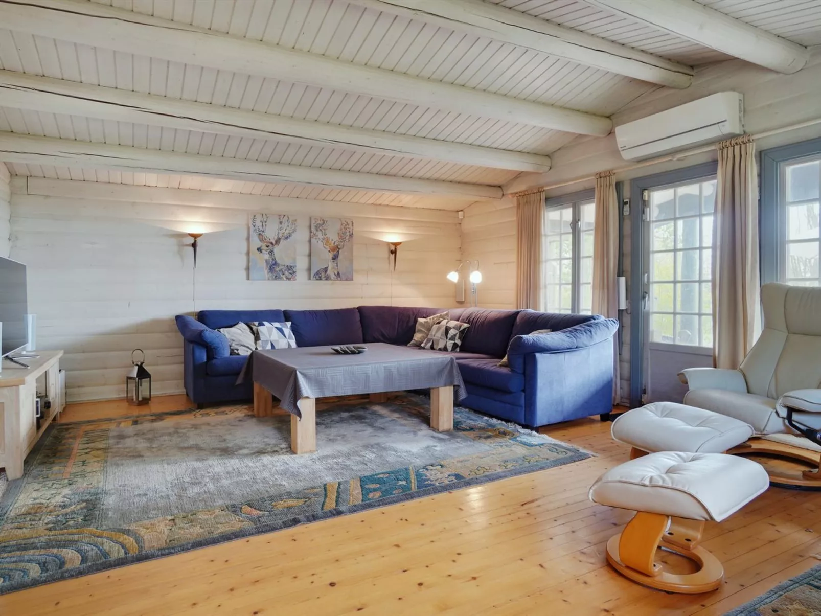 "Till" - 1.6km from the sea-Dedans