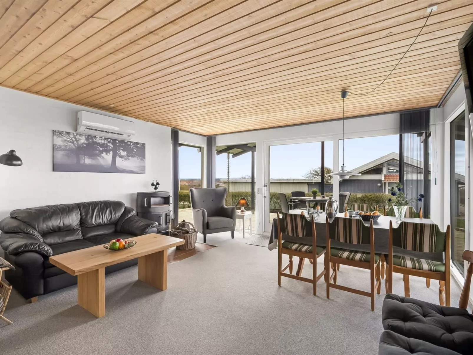 "Kirsa" - 200m to the fjord-Dedans