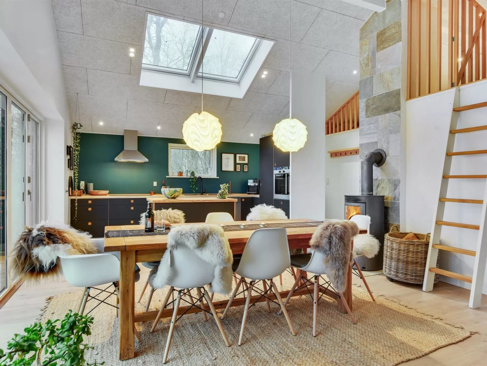 "Lika" - 25m to the fjord-Drinnen