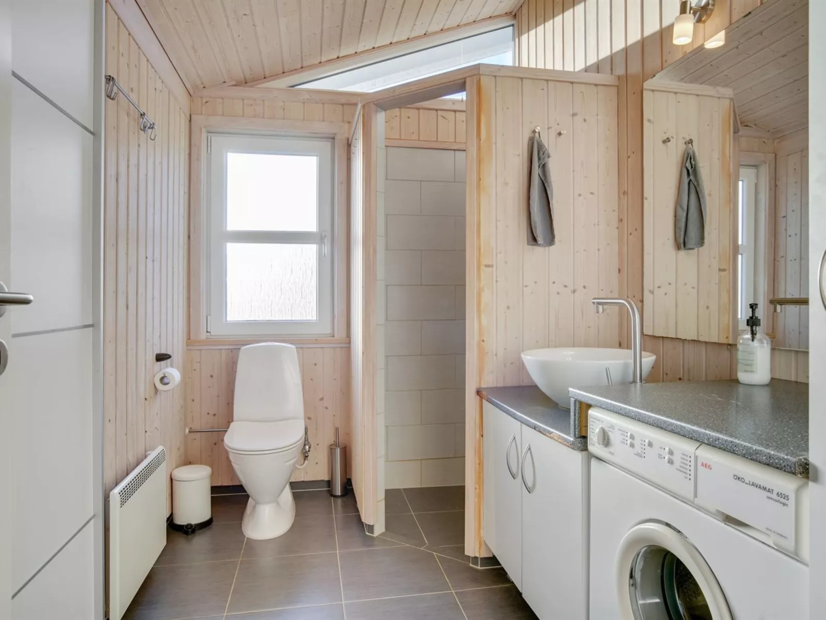 "Gun" - 450m from the sea-Dedans