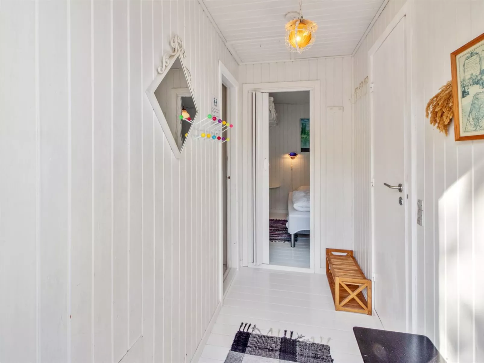 "Eimi" - 1.5km from the sea-Drinnen