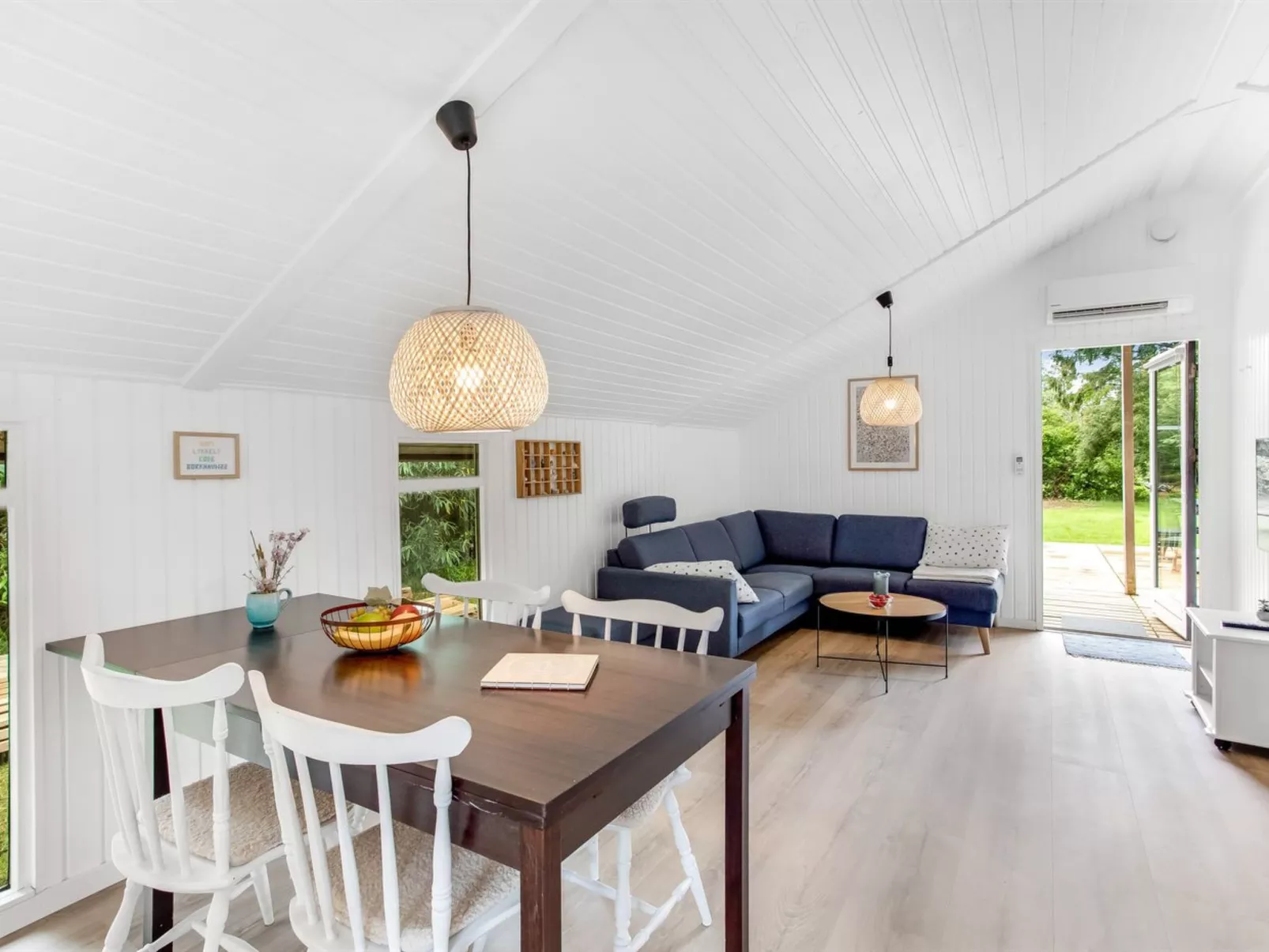 "Frender" - 800m to the fjord-Dedans