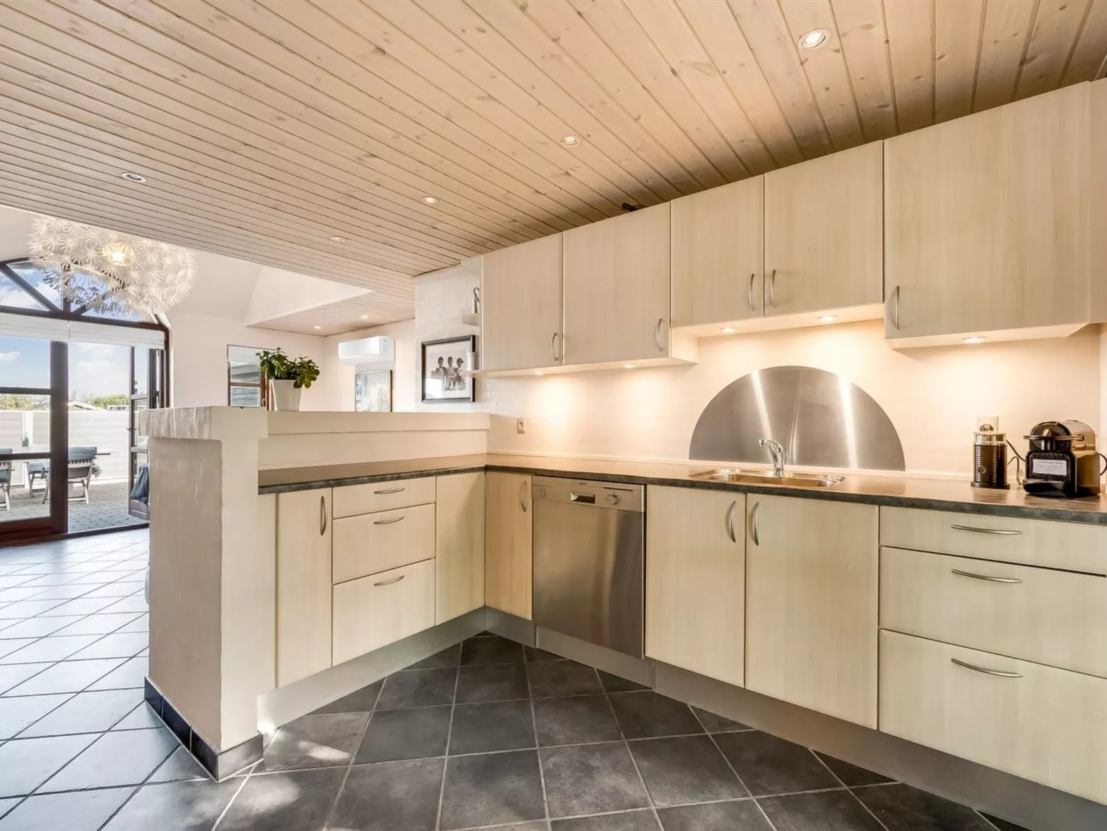 "Hendrina" - 250m to the fjord-Inside