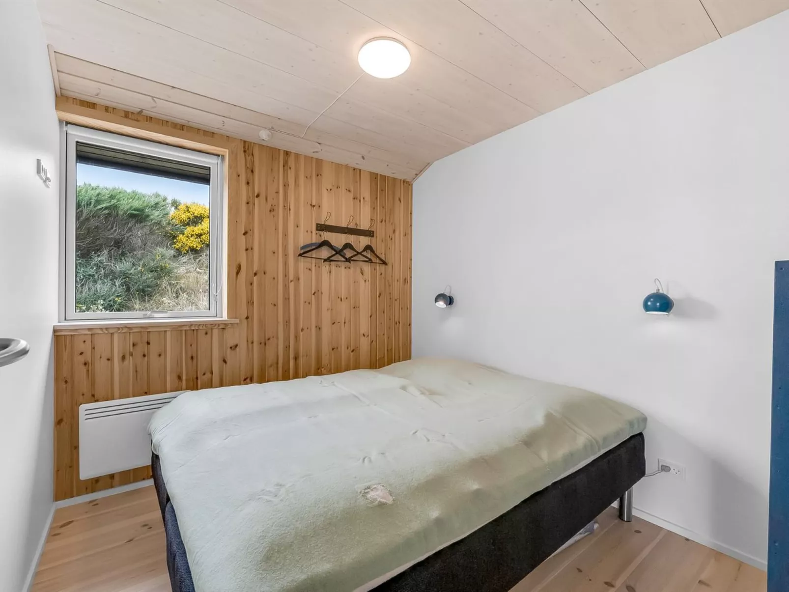 "Apolina" -  from the sea-Drinnen