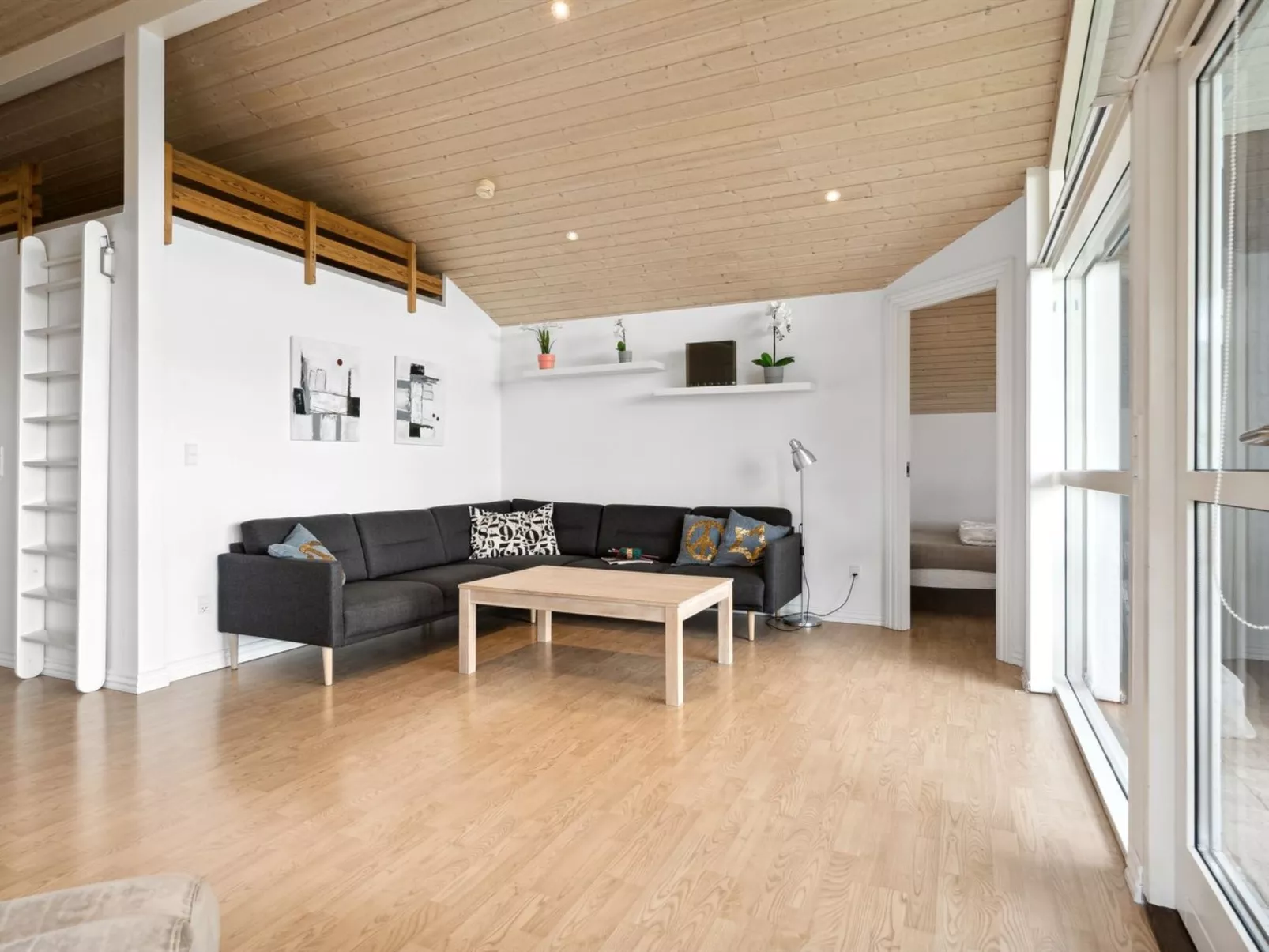 "Thjodulf" - 300m from the sea-Inside